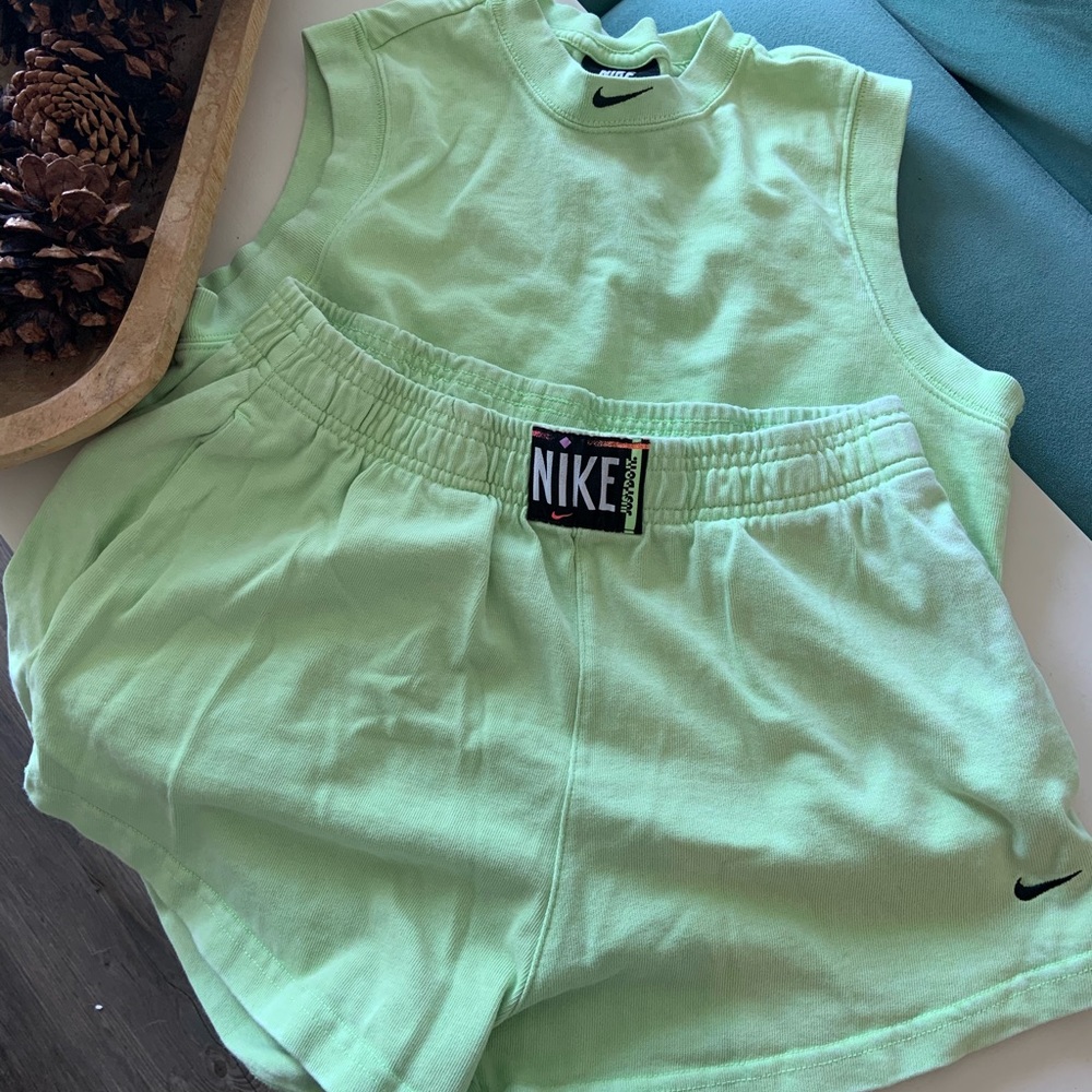 Nike 90’s inspired set